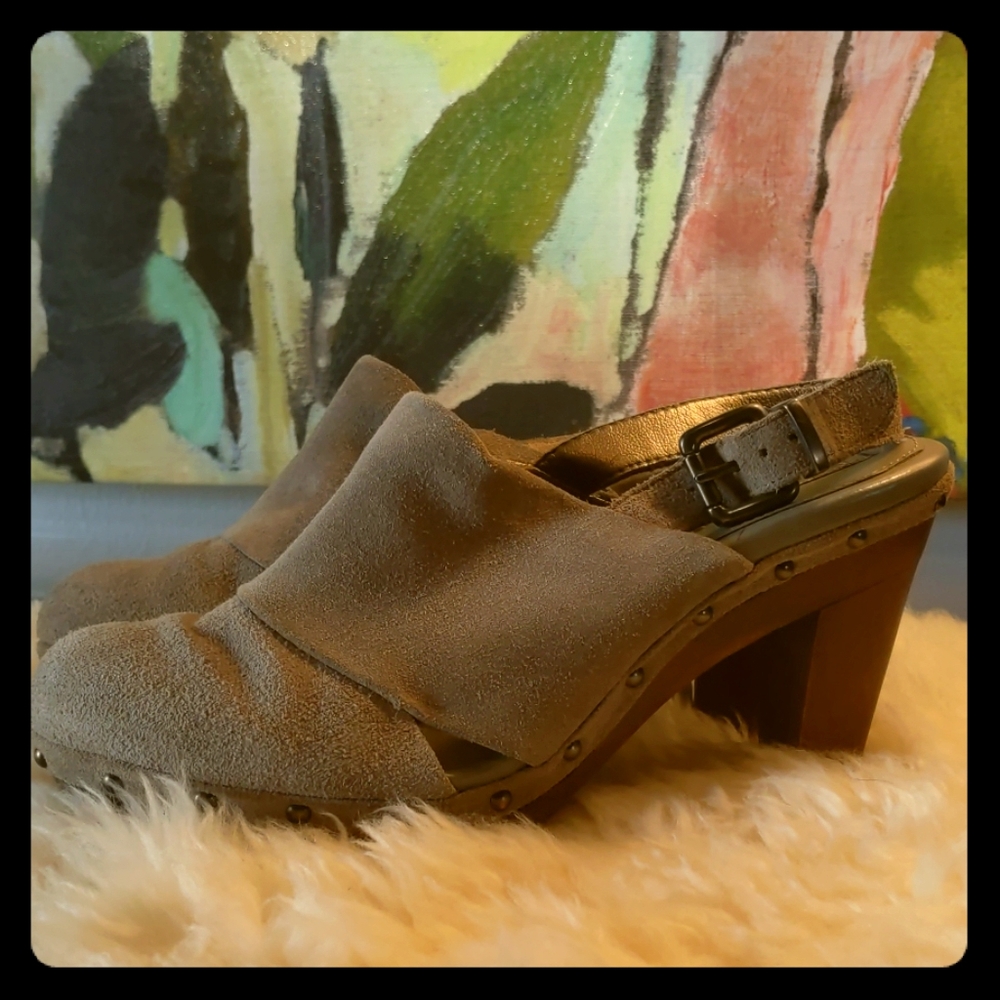 Banana Republic grey suede clog